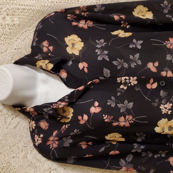 Chaus sz 14 black w/ flowers thin button down top - Picture 3 of 10